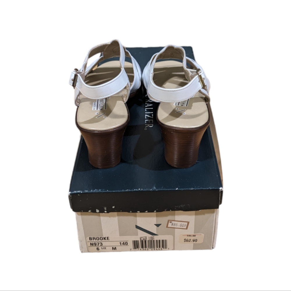 Naturalizer Sandals - Picture 5 of 9